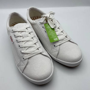 Taos White Star Sneaker Brand New 7 or 7.5 Wide